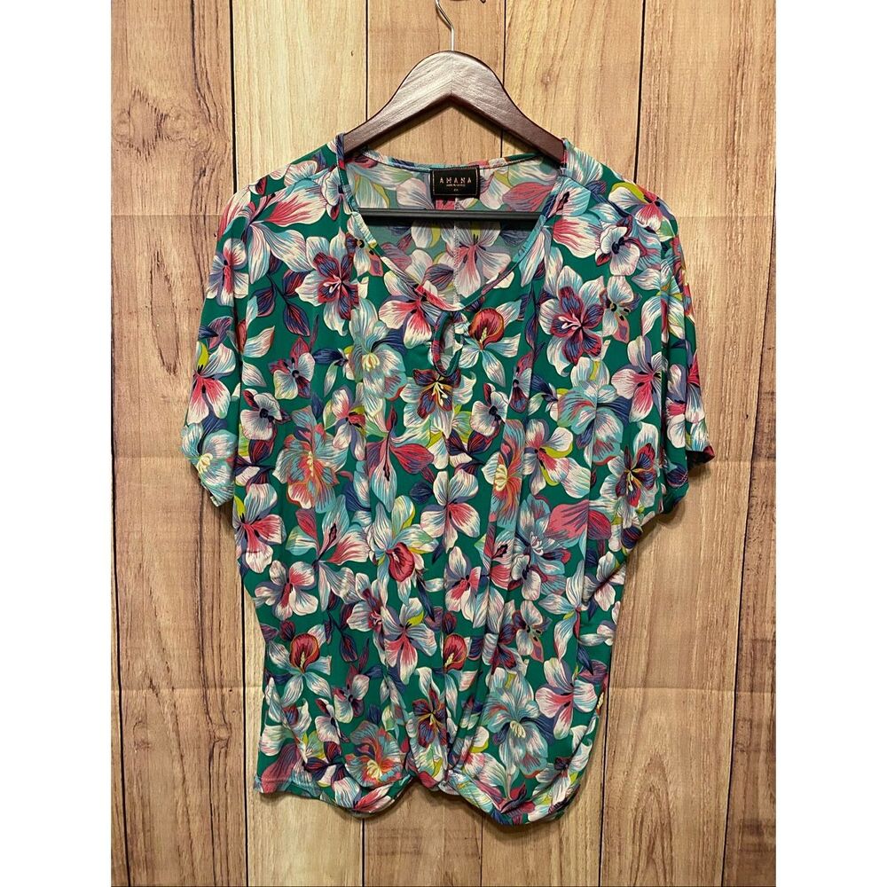 Amana 2X floral T-shirt Women’s green red blue top v-neck keyhole tie detail